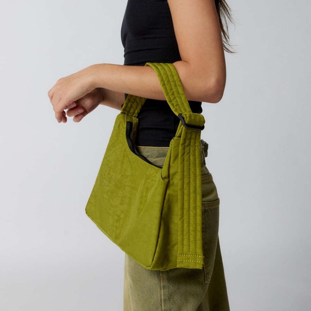 BAGGU Mini Nylon Shoulder Bag in Green